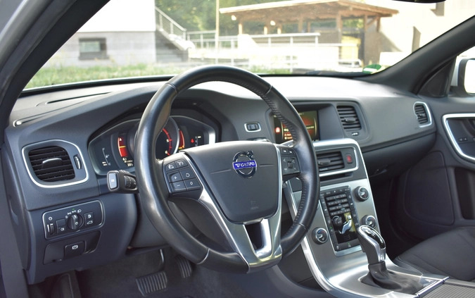 Volvo V60 cena 57900 przebieg: 162000, rok produkcji 2016 z Krzanowice małe 781